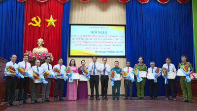 Thầy Ngô Thành Mẫu - Bí thư Chi bộ trường Tiểu học Mỹ Phước đã có thành tích xuất sắc trong học tập và làm theo tư tưởng, đạo đức, phong cách Hồ Chí Minh giai đoạn 2016 – 2025.