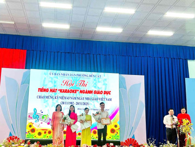 Chúc mừng cô Trần Thị Minh Hiếu đạt giải Ba Hội thi Tiếng hát "Karaoke" ngành Giáo dục