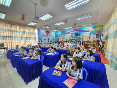 Sôi nổi chuyên đề Mĩ thuật "Sáng tạo không giới hạn với giấy màu"