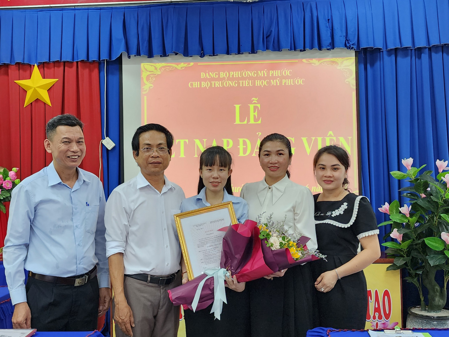 Lễ kết nạp Đảng viên cho quần chúng ưu tú Trần Thị Minh Hiếu